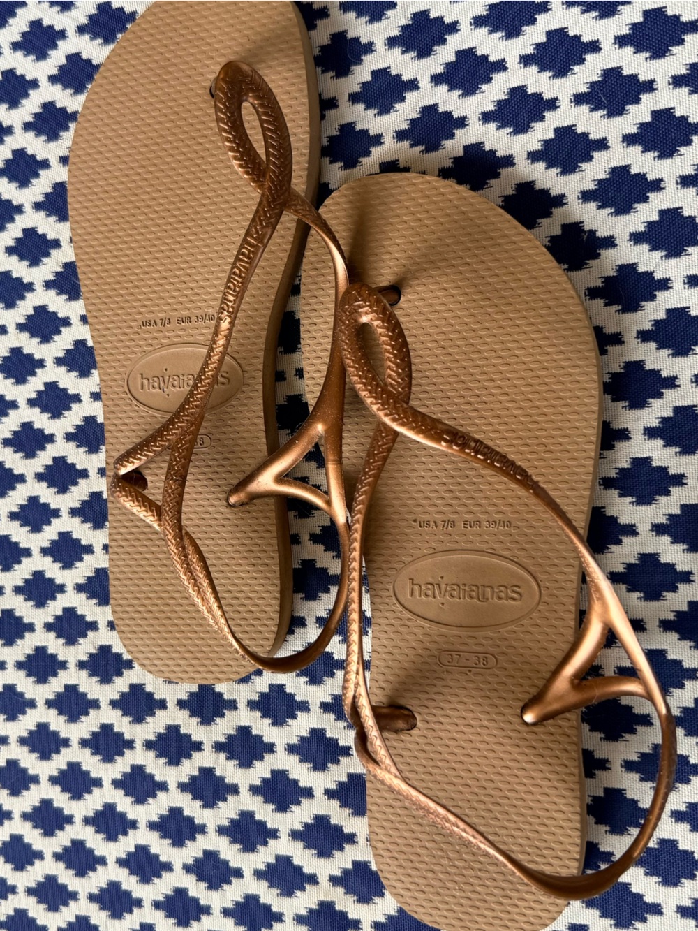 Havaianas 37-38 Tan Gladiator Flip-Flops with Metallic Bronze Straps - Picture 3 of 5